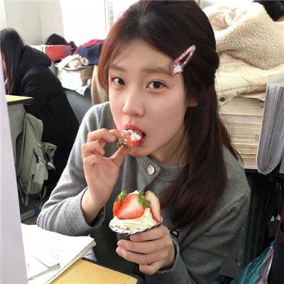 春花娇美可人儿 海报